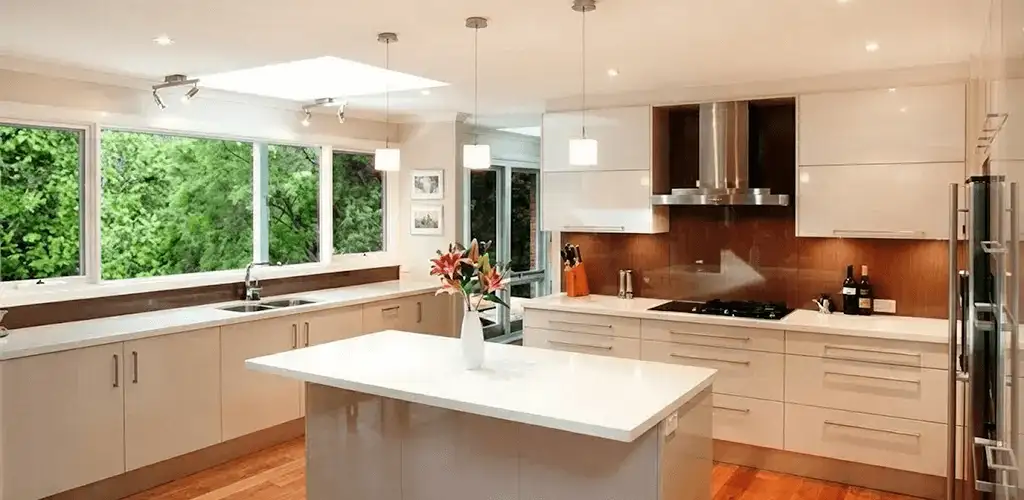 Kitchen cabinet refacing and remodel results in a modern kitchen in Cleveland, OH